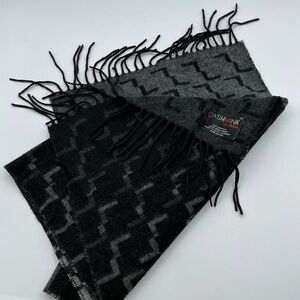 100% Acrylic . CASHMINK by V.FRASS . Black and Gray Zigzag Scarf